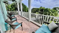 Key West Style Beach House w/ Boat Parking 2 mins from launch 5 mins from beach!