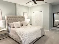 Farmer's Market Flair! Steps to downtown Fayetteville Square