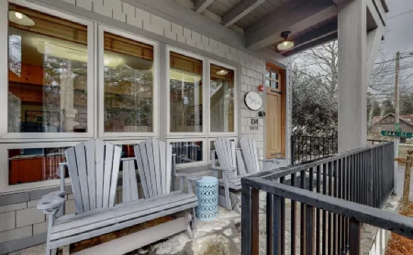 Stunning Luxury Rental steps from Main Street in Highlands NC