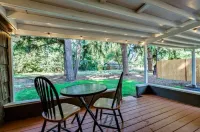 Fir-Grove Retreat-Stylish Home in Tranquil Setting