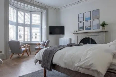 Luxury Townhouse in the centre of St Andrews Отели рядом с достопримечательностью «Swilcan Burn Bridge»