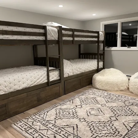 True Ski-on/ Ski-Off Townhome w/ Pool, Jacuzzi & Courts