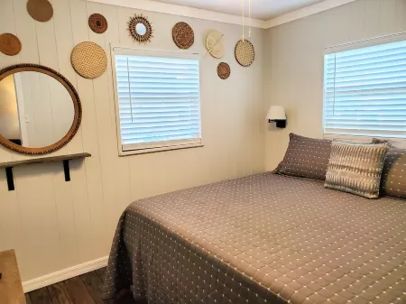 PETS STAY FREE Camp St. Cabanas on Lake Dora Unit 2