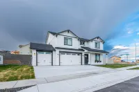 Gorgeous modern farmhouse in Tri Cities, WA - 4-Star