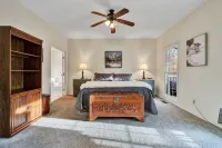 New! Peaceful Retreat on a Private Lake - Spring Specials!