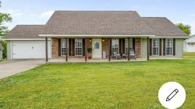 Location! Location!<br>Minutes to all shopping and your favorites restaurant!