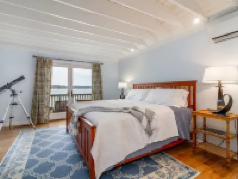 Totally remodeled year round LAKEFRONT home with stunning views of Lake Bomoseen Hotels in Castleton