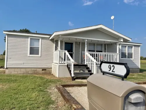 "Fall in Love" Retreat less than 10 minutes from Lake Texoma and Choctaw Casino