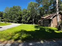 Merlot- 2 Bedroom Cottages Near Jones Von Drehle Hotels in Traphill