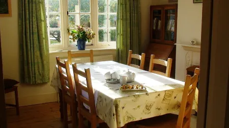 Pretty cottage with direct access to The New Forest