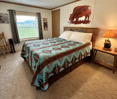 Summer & Winter Paradise, Stunning Mountain Views & Close To Yellowstone Park!
