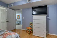 Vibrant Beachy Condo! Barefoot Landing Resort! Yacht Club Villa by the Beach!