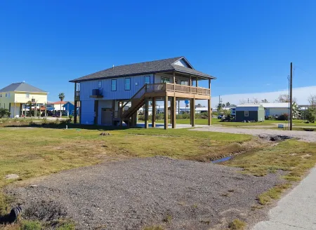 Welcome to "Oh Whale" beach rental! Отели рядом с достопримечательностью «Crystal Beach Spot»