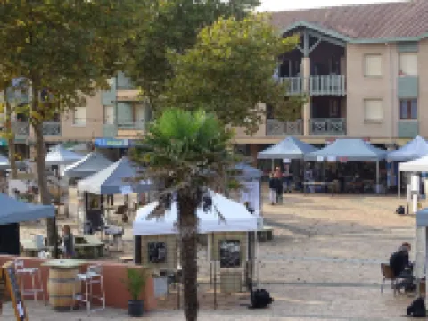 Beach 200 m away! Comfort, private wifi, bed linen, swimming pool, terrace, garden, parking lot