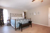 Lake view, Spacious 5 bedrooms, big lot, sleep 18