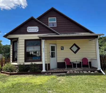 Steps from restaurants and the historic Stockman’s Bar and Grill.