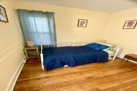 Cheerful 3-BR 2-full BR home close to Downtown 엘름 공원 주변 호텔