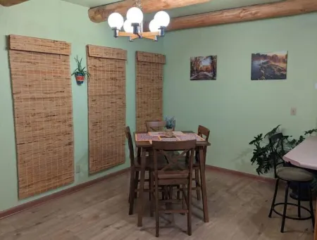 Inviting & Spacious~ Balcony~Propane Fire Pit~BBQ