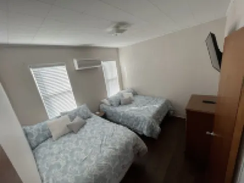 Cozy Shore Home for 6 – Ideal for Family or Friends