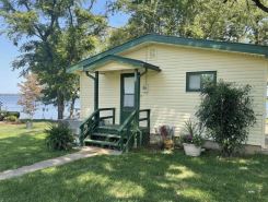 Wolf Creek Retreat, Grand Lake, 2 miles to the center of Grove OK and a fab view