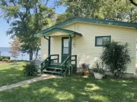 If You Are Looking for a Scenic Escape on Grand Lake Close to Grove, This is it!