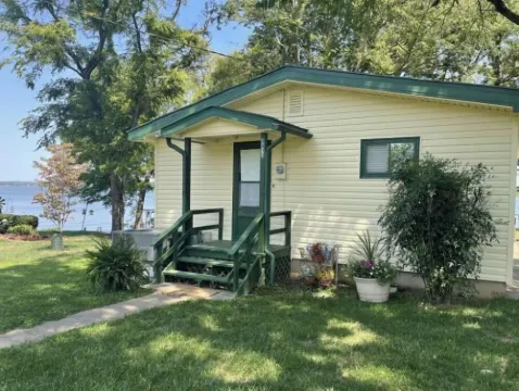 Wolf Creek Retreat, Grand Lake, 2 miles to the center of Grove OK and a fab view