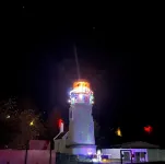 Soothing Crab themed 3-bedroom home with WiFi and a hot tub  in Winchester Bay. Hotels in Winchester Bay