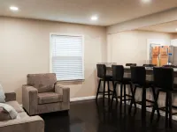Cozy Corner House 9 min walk from Indianapolis Motor Speedway! Hotels in Speedway