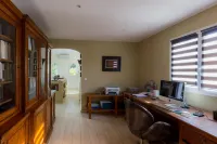 5BR/4BA Villa - View of Mountains