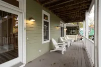 Sweet Retreat is perfect for gathering with family and friends-close to beach