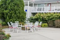 Minutes to the Beach, Douglas, & Saugatuck!