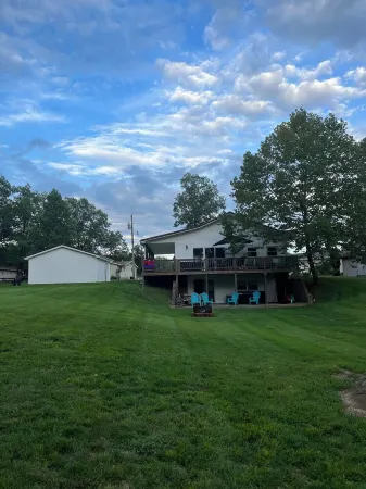 Lakefront living on Lake of Egypt Отели в г. Крил Спрингс