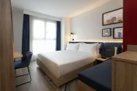Hampton by Hilton Malaga Martiricos Hotels near Faro del Parque Huelín