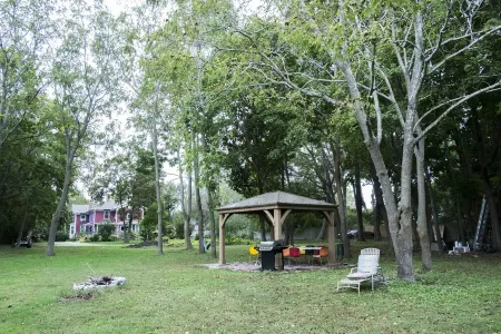 Gorgeous Historical 6 bdrm House close to vineyards and breweries,