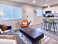 Walk Downtown • Work Here + Desk + Fast WiFi • King Bed • Remodeled Kitchen Hotels in Walnut Creek