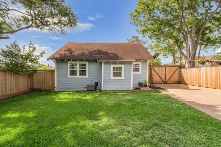 Close to Downtown Brenham Отели в г. Бренхем