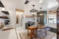 Le Hibou Blanc (A) - Fairhope: Laid-back Sophistication