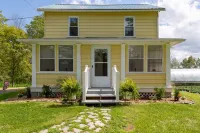 1900’s farmhouse with old country charm.  Six miles to Lake Wallenpaupack