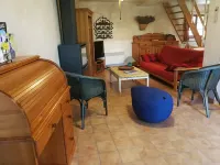 Small Provencal mas in local stone surrounded by nature. Hotels in Monieux