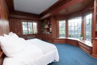 Entire Historic Home with 3620Sqft Perfect for Families