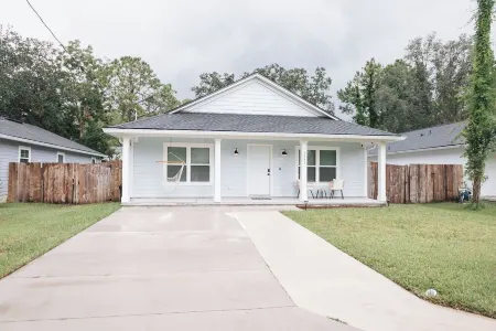 Charming 3-bdr house with WiFi in St. Augustine, close to vilano beach and shops