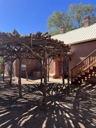 19th Century casita & historical little town for the whole family! -sleeps 6 Отели в г. Лос Серриллос