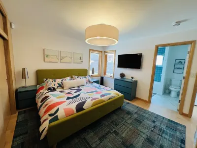 Newly remodeled Mid-Century Modern with a view!