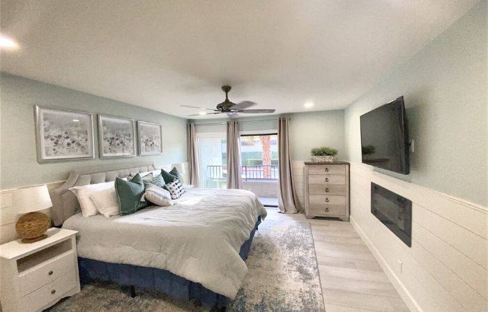REMODELED 3 BEDROOM 2.5 BA. HOME ACROSS FROM PRIVATE BEACH OR WALK TO DOG BEACH!
