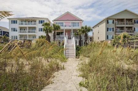 ☆Oceanfront Serenity☆ Private Pool & Beach Walkway Отели в г. Серфсайд Бич