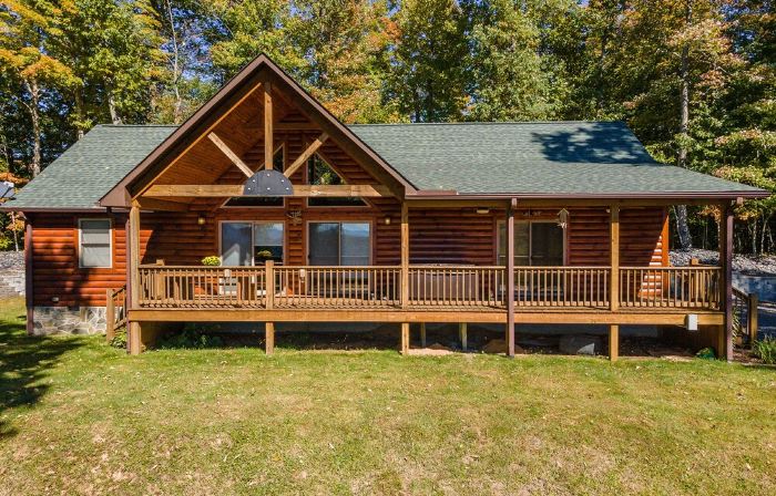 Stunning Mtn Views, Hot Tub+Fire Pit, Fireplace~Grill, WiFi, Private, Near Town!