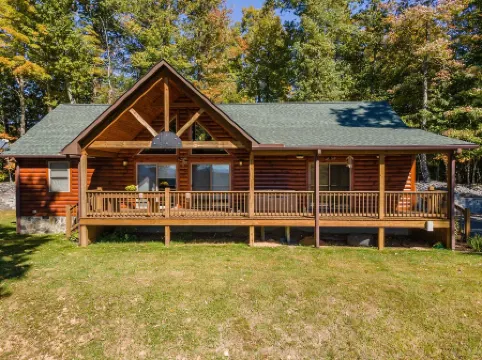 Stunning Mtn Views, Hot Tub+Fire Pit, Fireplace~Grill, WiFi, Private, Near Town!
