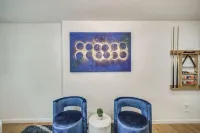 Townhouse with Pool Table - Renovated w/ King Bed Hotels in Chicopee