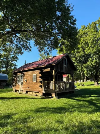 Rustic Cabin at Crooked Creek