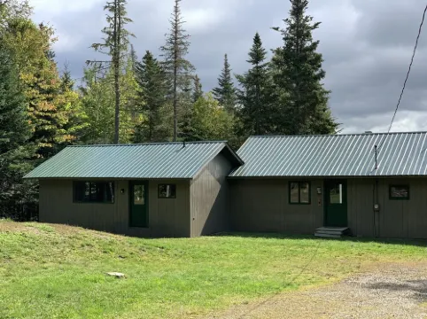 Rangeley Waterfront Retreat: 4 Bed, 2 Bath, Perfect for Families to Unwind
